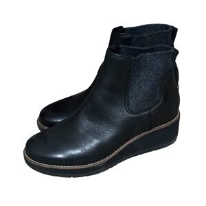 Comfortiva Chelsea Ankle Boots 8 1/2 wide